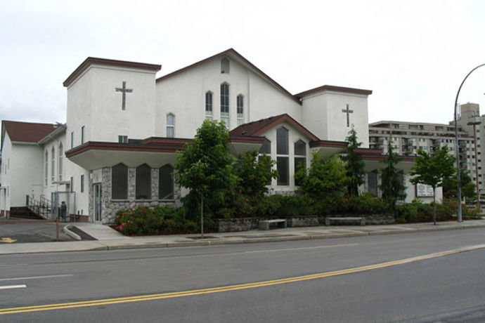 front view of Clearbrook Church